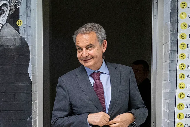 Directivos de Plus Ultra colaboran con la Justicia: admiten el pago a Zapatero para "salvar a la compañía"