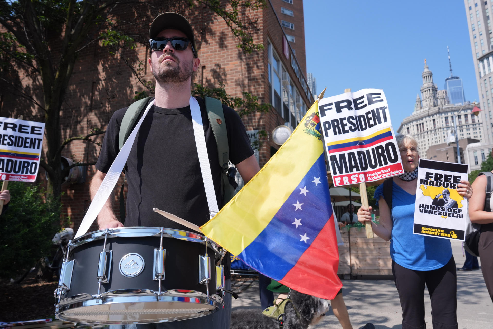 Venezolanos les cantaron sus verdades a manifestantes en Nueva York que piden "liberar a Maduro" (VIDEO)