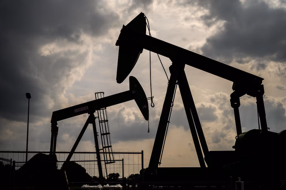 El precio del petróleo se acerca a los 100 dólares con el conflicto entre EEUU e Irán estancado