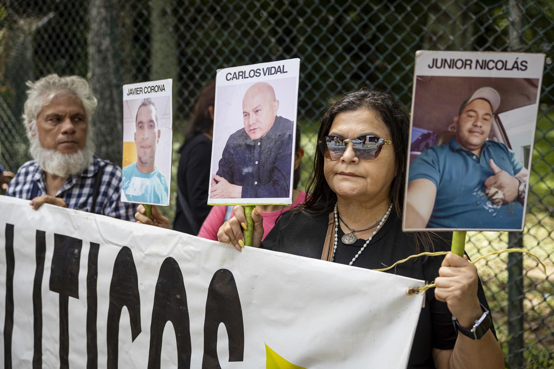 Familiares de presos políticos denunciaron agresiones de funcionarios y colectivos en Caracas (VIDEOS)