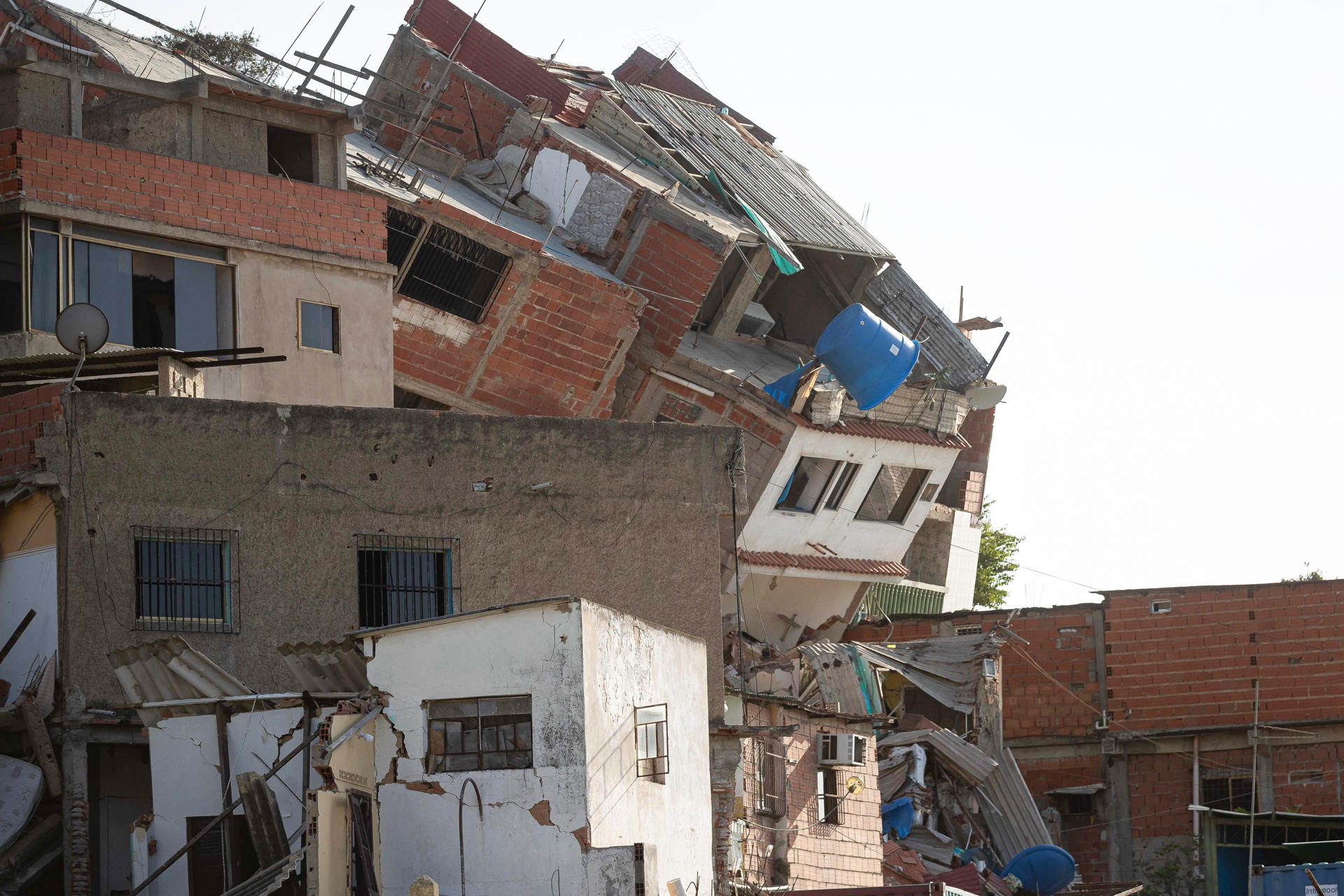 Misión médica de Japón culminó sus labores en Venezuela tras un mes de asistencia por los terremotos