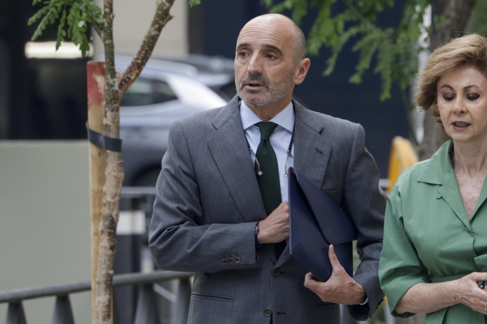 Zapatero ordenó camuflar en varios pagos la comisión del 1% en el rescate de Plus Ultra