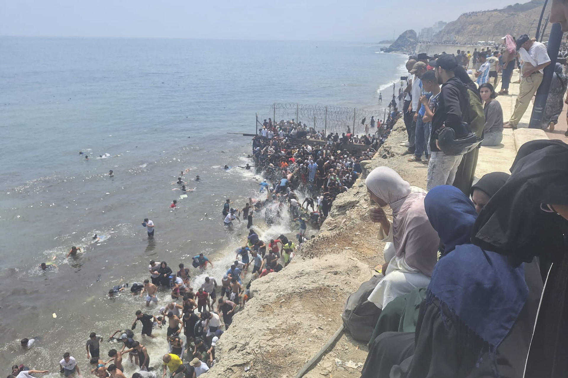 España y Marruecos acuerdan la entrega urgente de quienes han entrado ilegalmente en Ceuta