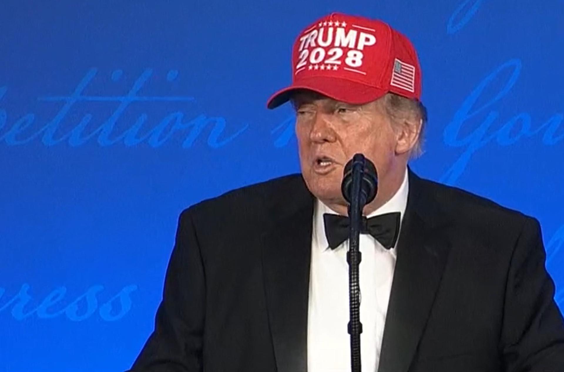 Trump brindó la Cena de Corresponsales tres meses después del ataque que obligó a suspenderla