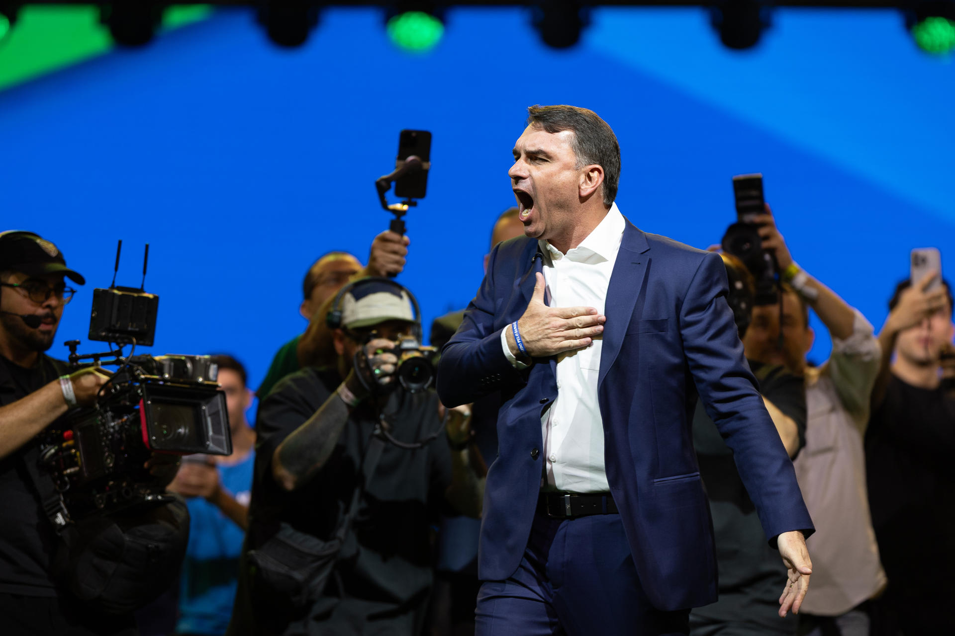 Partido de Bolsonaro proclama a su hijo Flávio como candidato presidencial en Brasil