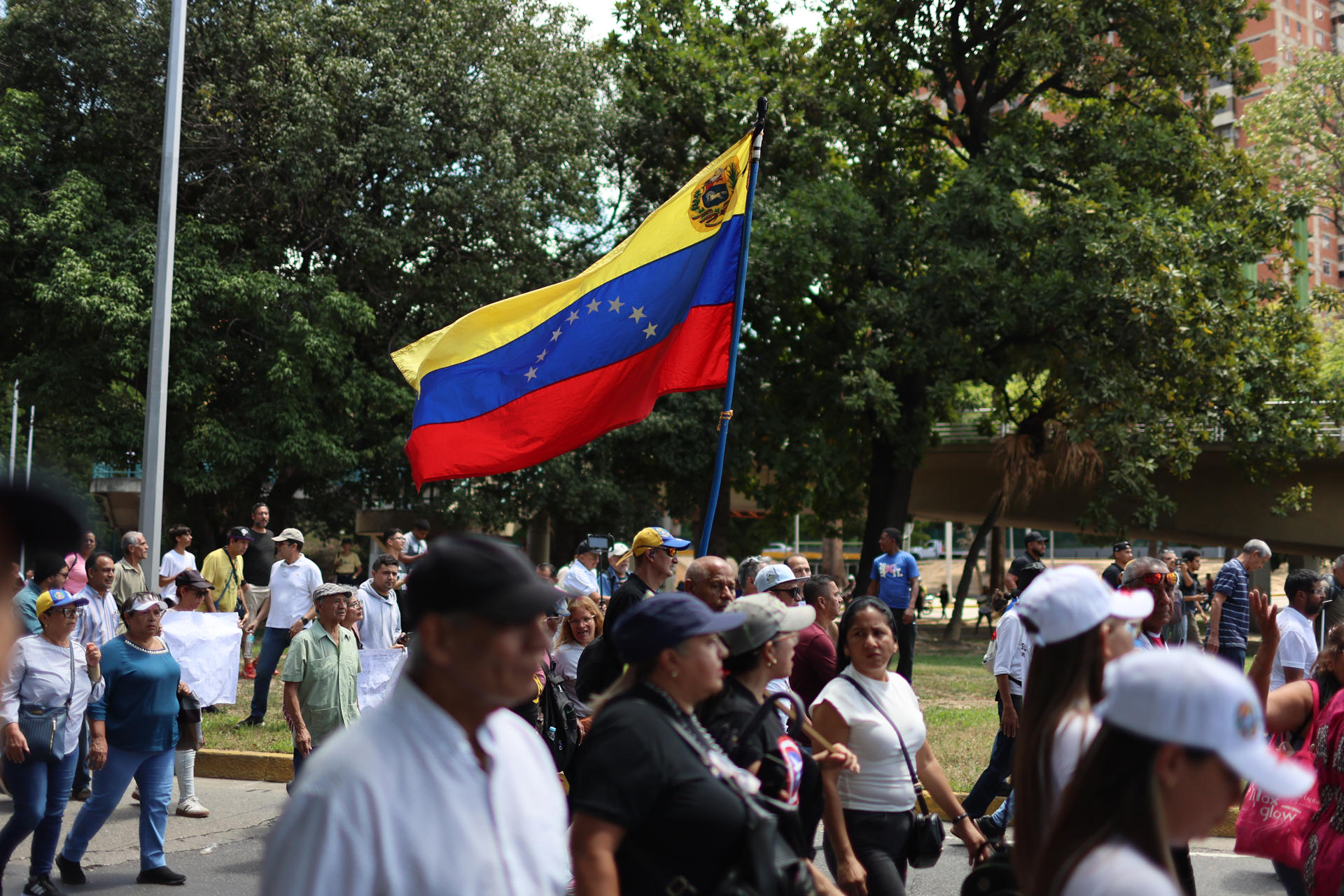 VIDEO: manifestantes se postraron frente al CNE este #28Jul para exigir elecciones