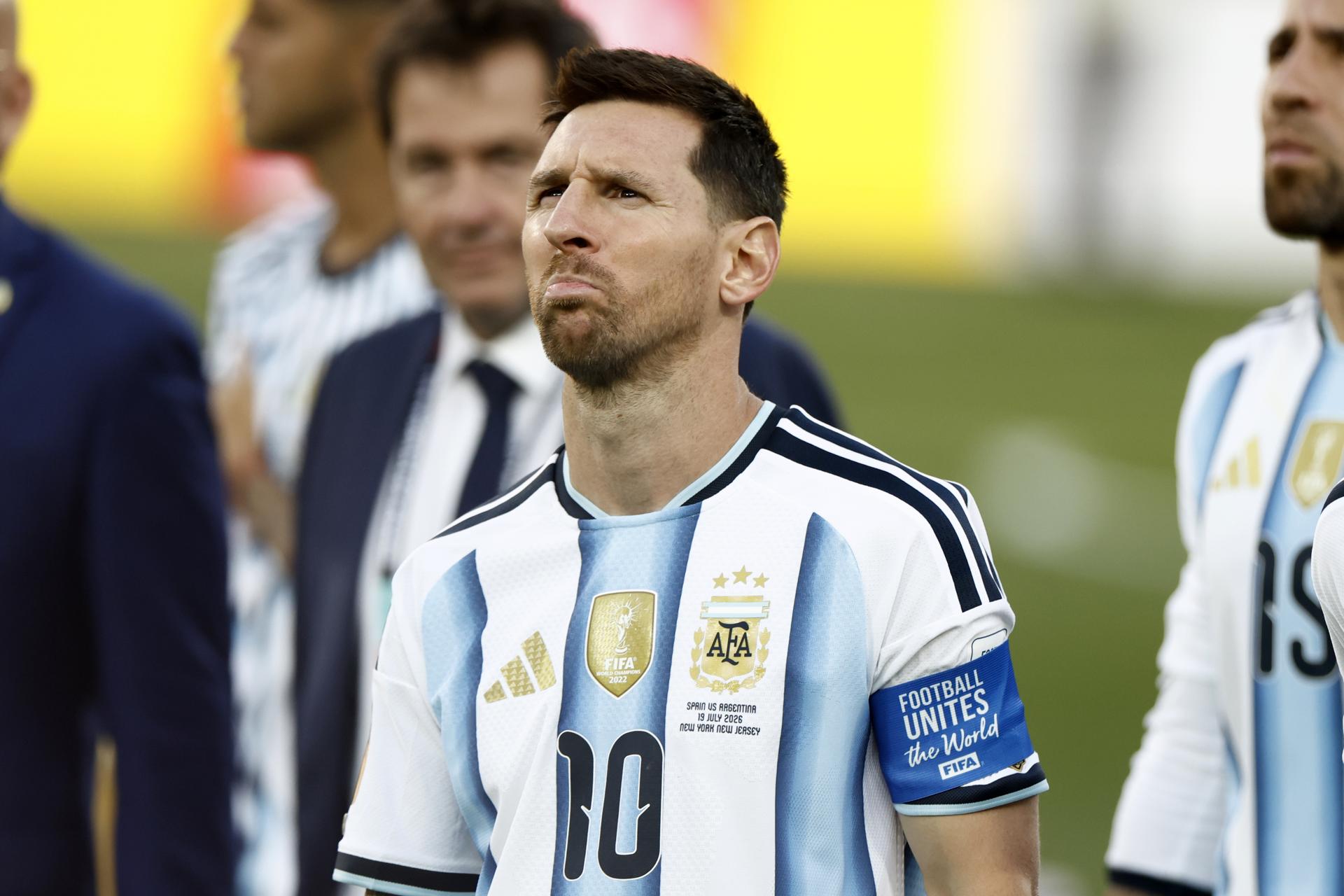 Lionel Messi regresa a Argentina en un avión privado, sin contacto con aficionados