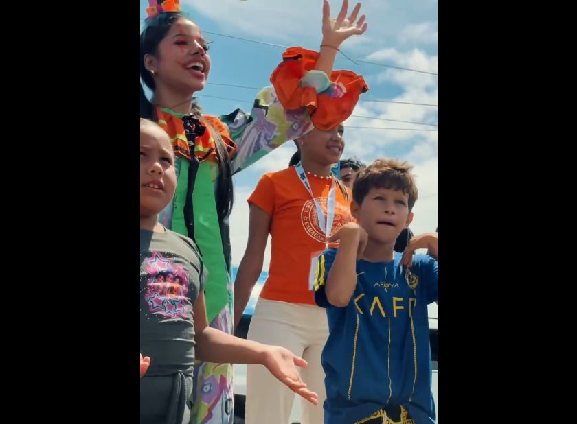 La UCV se fue a La Guaira para provocarle sonrisas a los niños afectados en su día (VIDEO)
