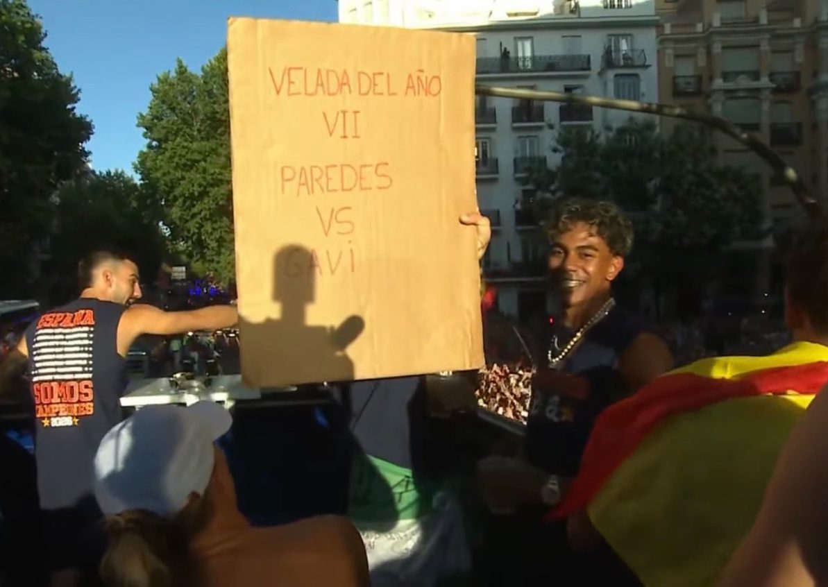 VIDEO: Lamine Yamal exhibió irónico cartel sobre el ataque de Leandro Paredes a Gavi