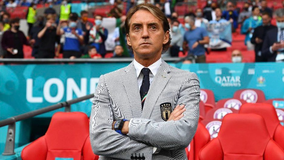 Roberto Mancini regresó al banquillo de Italia tras el escándalo con Andrea Pirlo