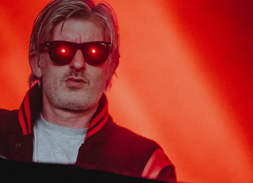 Hallaron muerto al famoso DJ Kavinsky en su casa de París