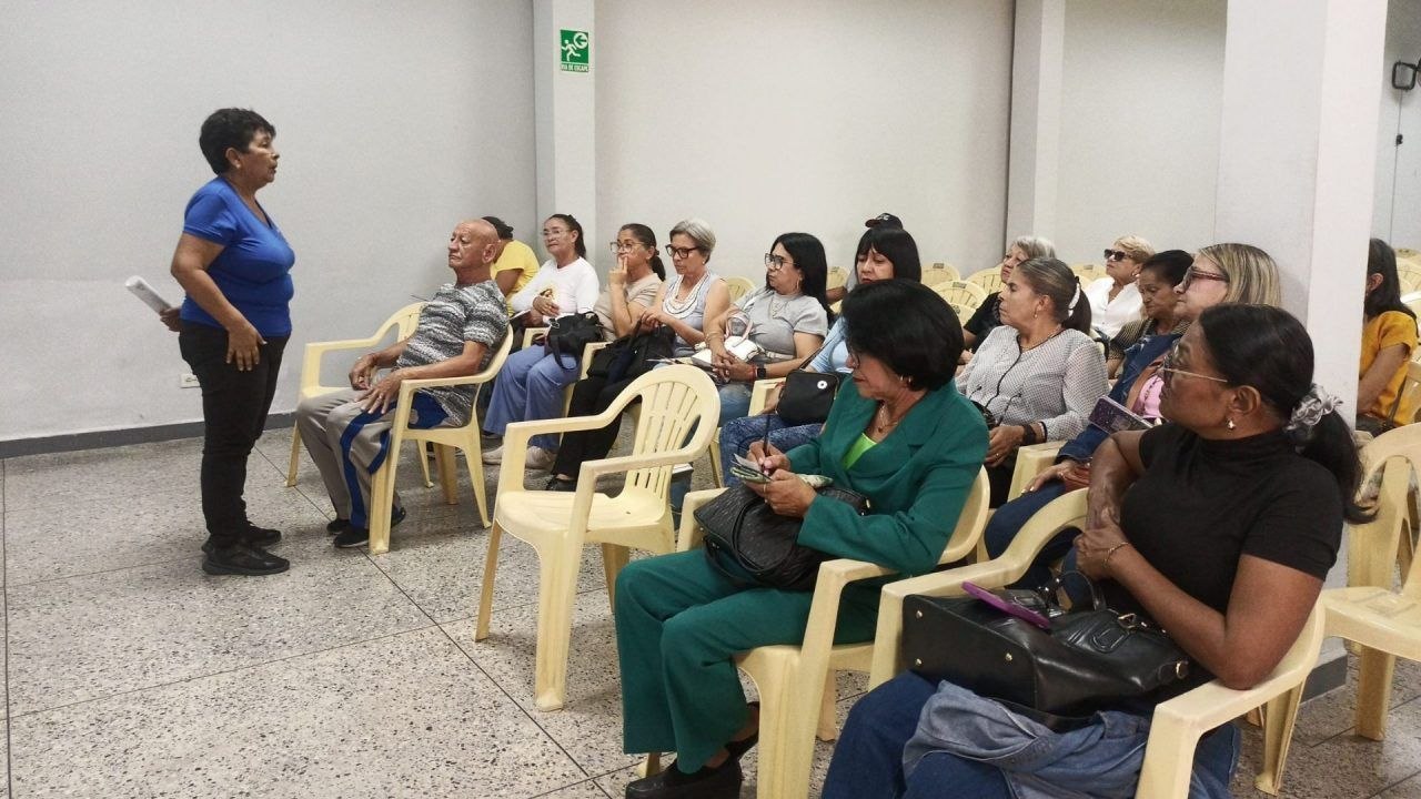 Jubilados de Lara exigen al Ministerio de Educación que les paguen los bonos que reciben docentes activos