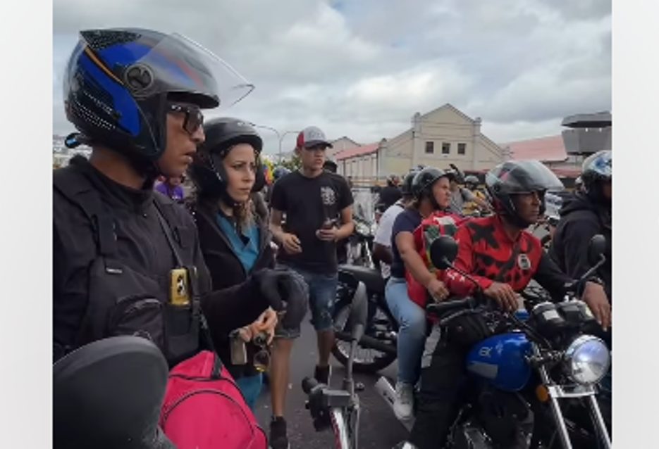 GNB obstaculizó paso de motorizados y personal médico hacia La Guaira (VIDEO)