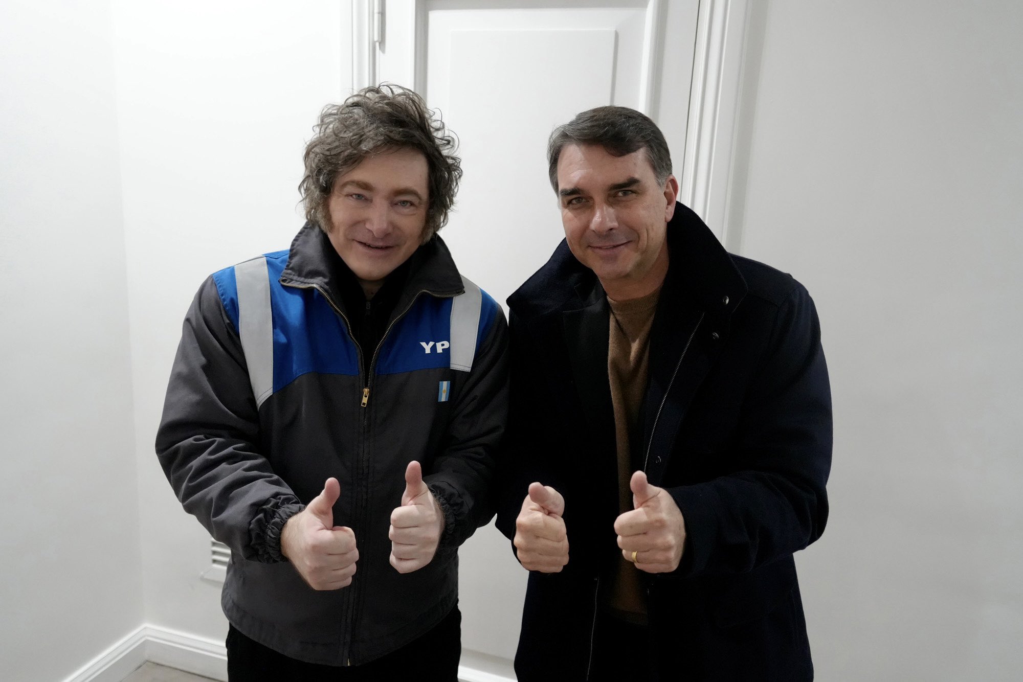 Javier Milei viajará a Brasil para apoyar a Flávio Bolsonaro en un evento clave previo a las presidenciales
