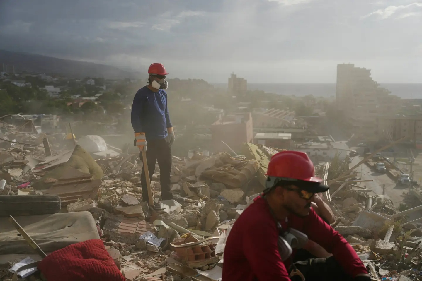 Polvo, agua y enfermedades: las nuevas amenazas que preocupan tras los terremotos en Venezuela