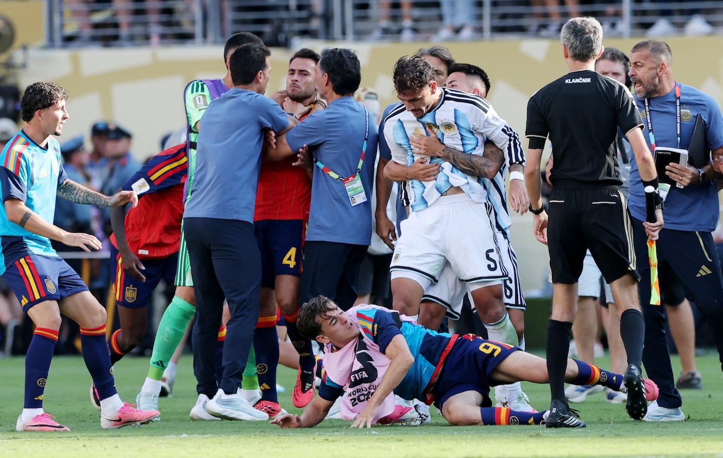 Paredes perdió los estribos tras la final: el tenso episodio que ocurrió tras la coronación de España (VIDEO)