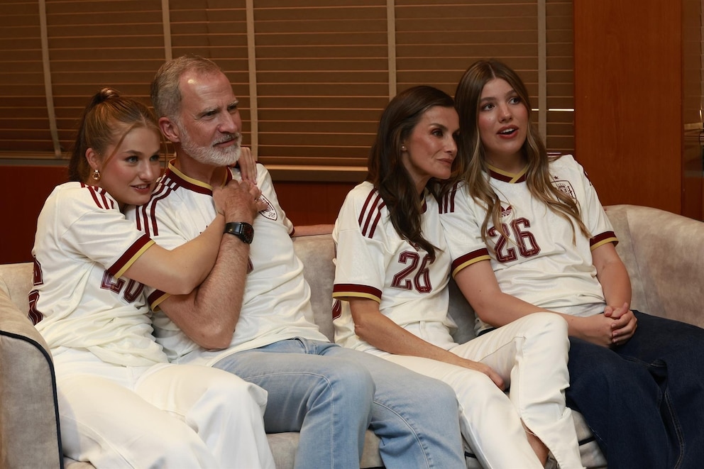 Los reyes de España y sus hijas estarán en la final del Mundial 2026 para apoyar a La Roja
