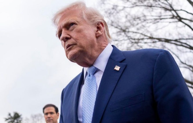 Trump rechaza la suspensión de controles de tráfico del ICE tras muertes en Maine y Texas