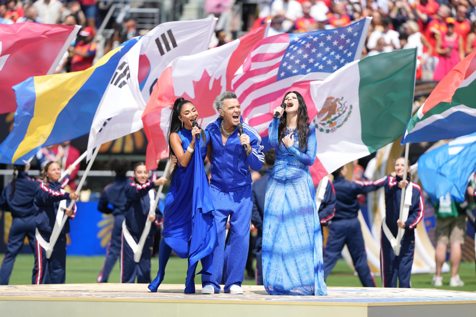 Laura Pausini dedicó a los venezolanos su participación antes de iniciar la final de Mundial (VIDEO)