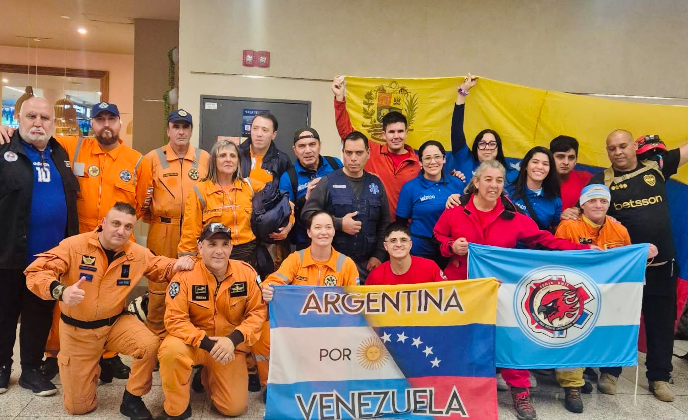 En plena final del Mundial, Argentina envió otro contingente de rescatistas y médicos a Venezuela