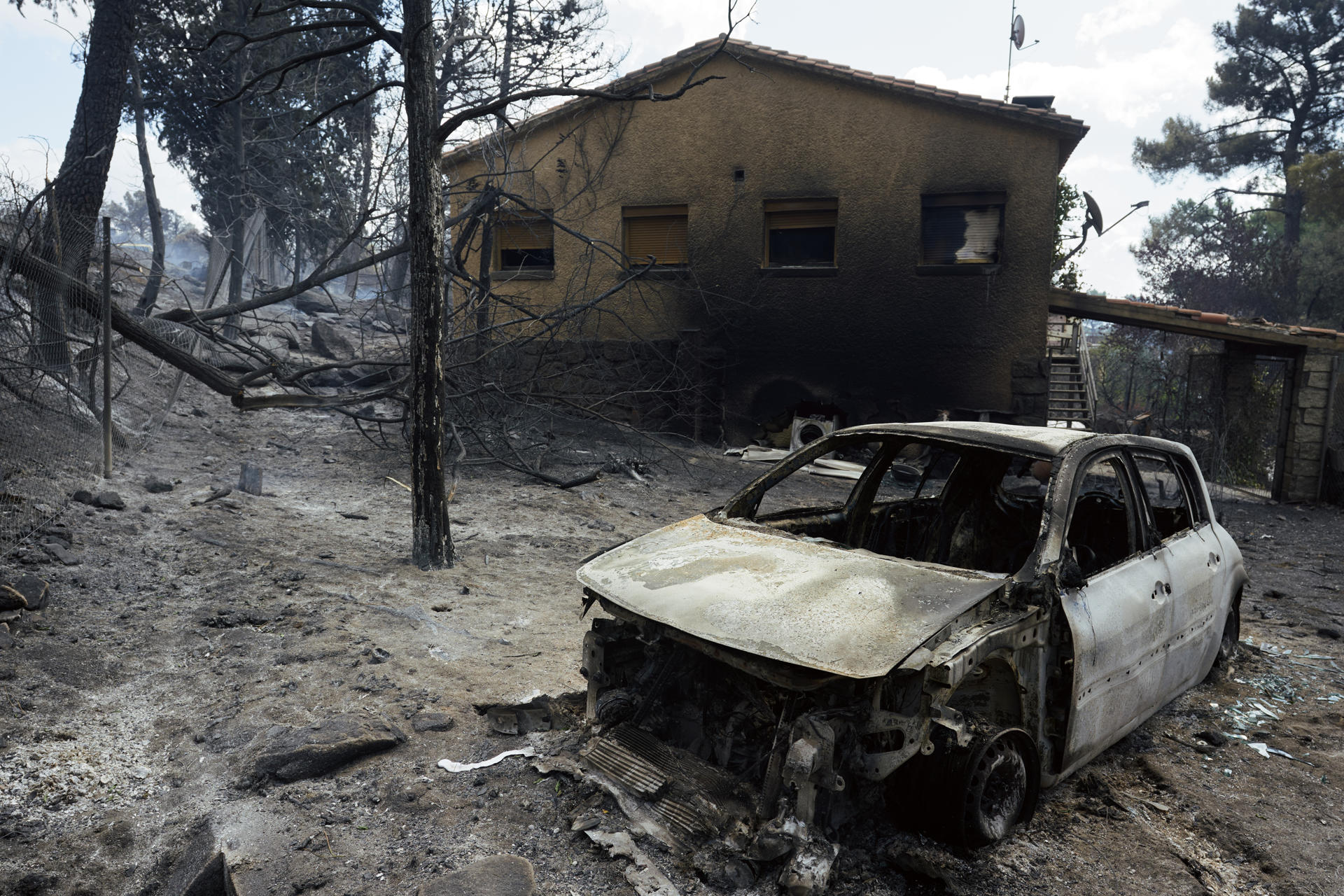 Al menos 73.000 evacuados en el centro de España a causa de dos grandes incendios forestales