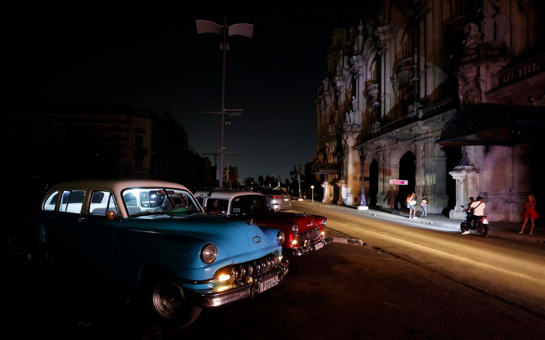 Cuba alcanzó otro infame récord mientras el 74 % de la isla permanece a oscuras