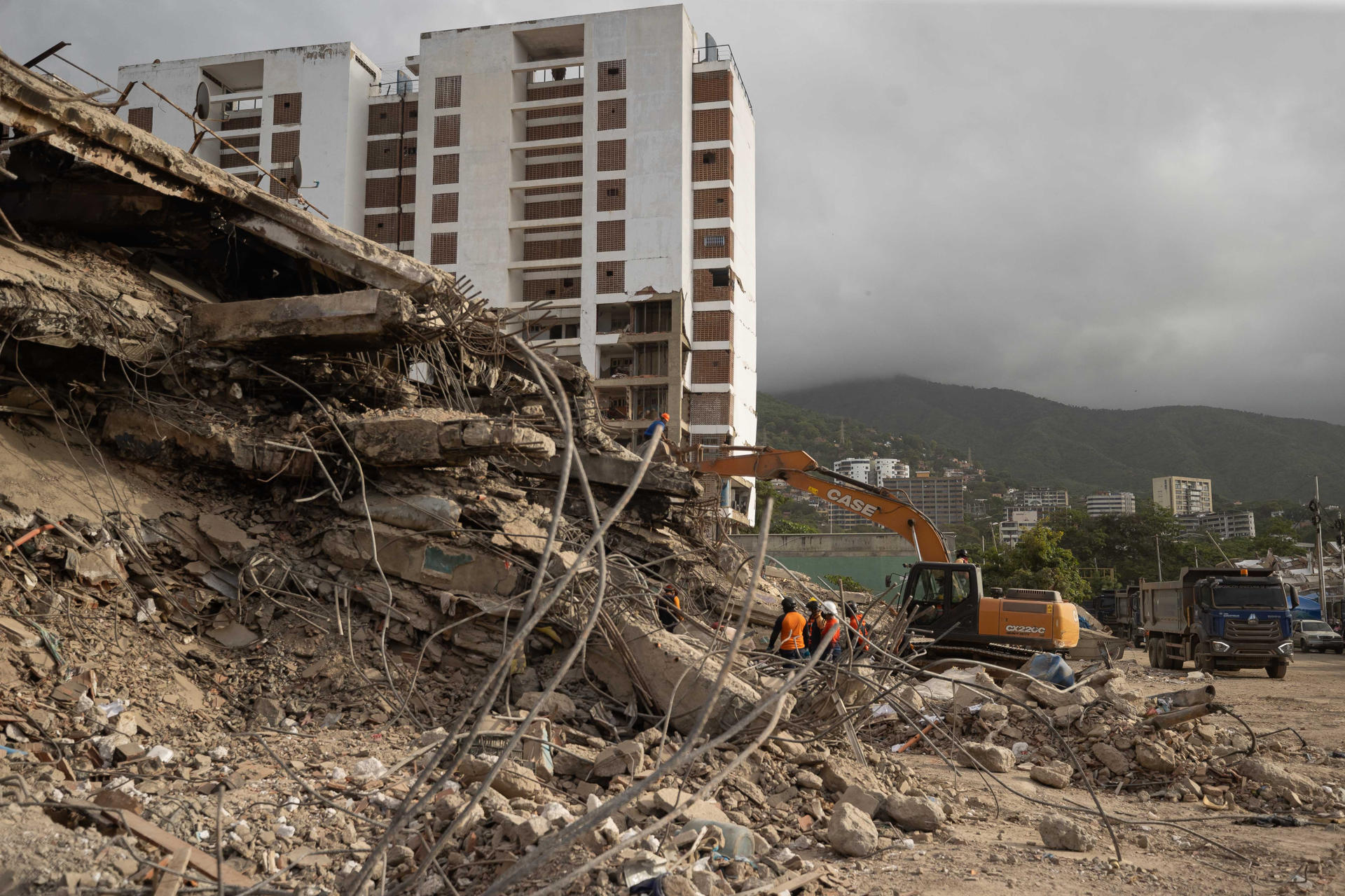 Al menos 120 maestros murieron por los terremotos en Venezuela (VIDEO)
