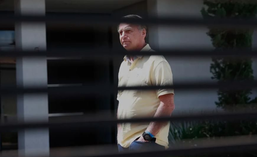 Defensa de Jair Bolsonaro apeló ante el Supremo la suspensión de las visitas de su hijo por 90 días