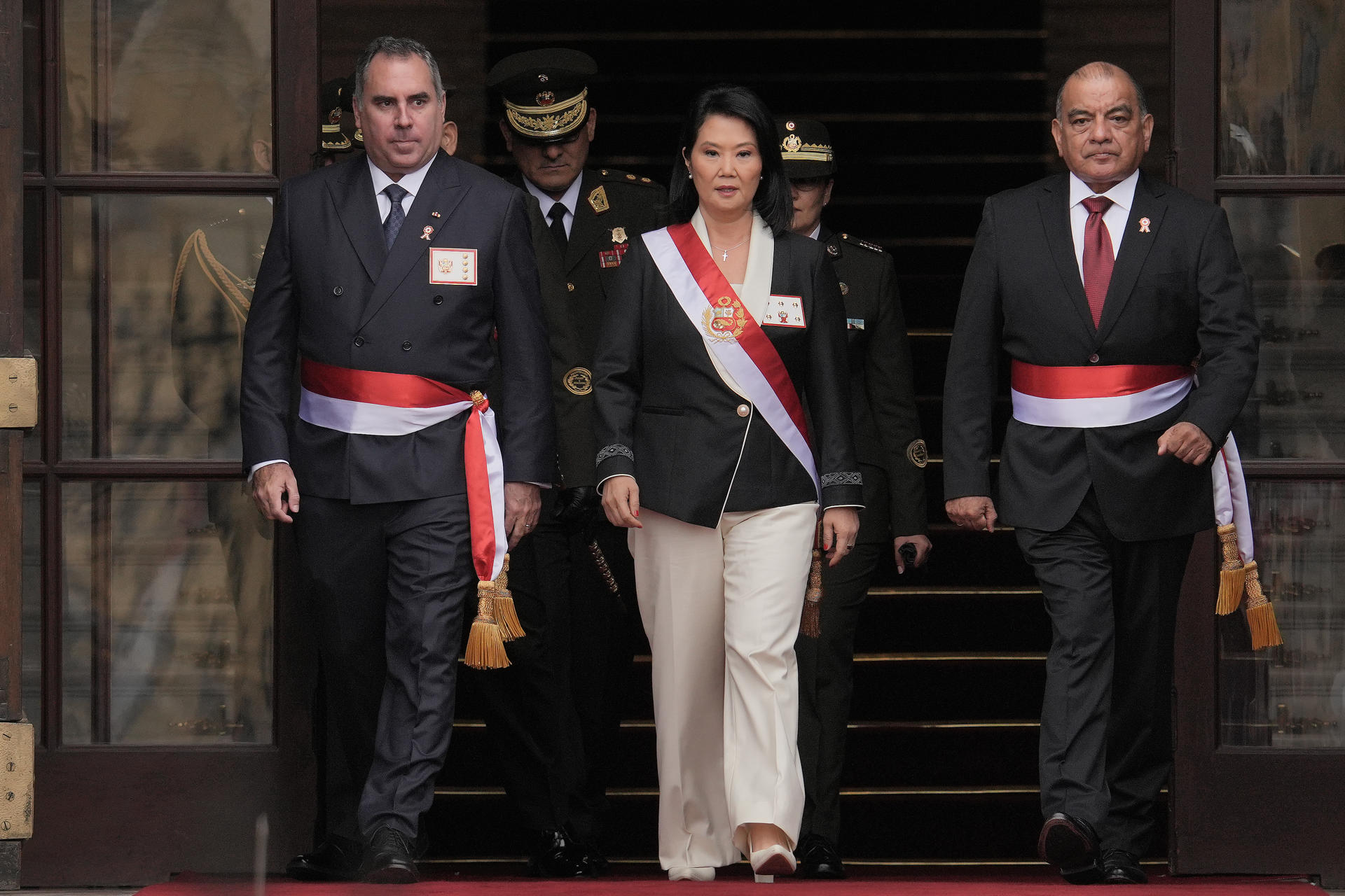 Keiko Fujimori es reconocida como jefa suprema de las Fuerzas Armadas y la Policía de Perú
