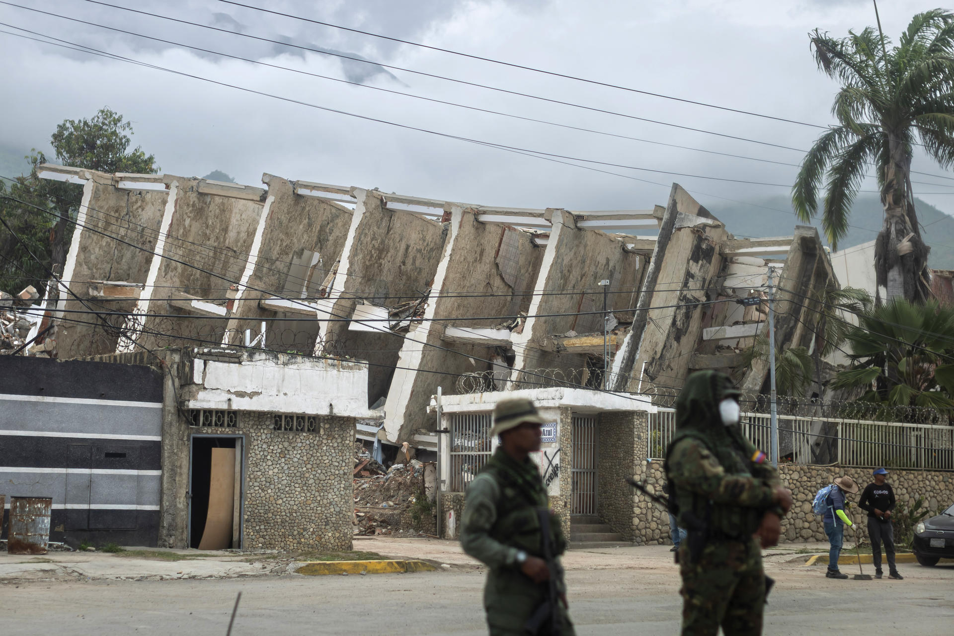 El chavismo elevó a 4.930 la cifra de muertos por los terremotos en Venezuela