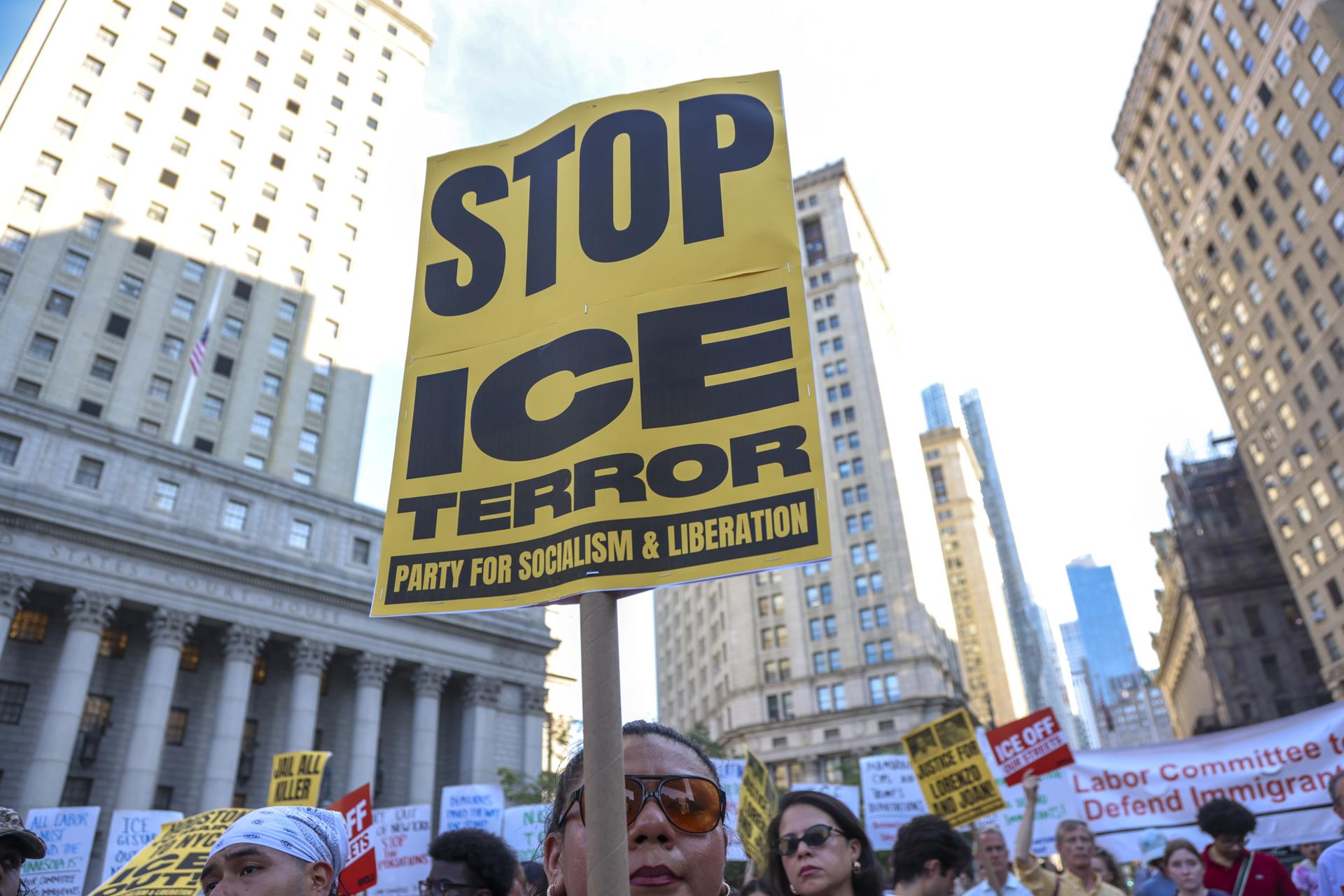 Senadores pidieron reformas a ICE tras tiroteos mortales en operativos migratorios