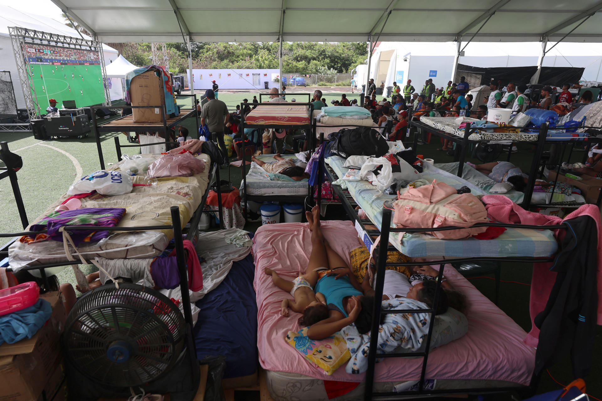 Al menos 20.857 damnificados permanecen en 106 campamentos tras los terremotos en Venezuela