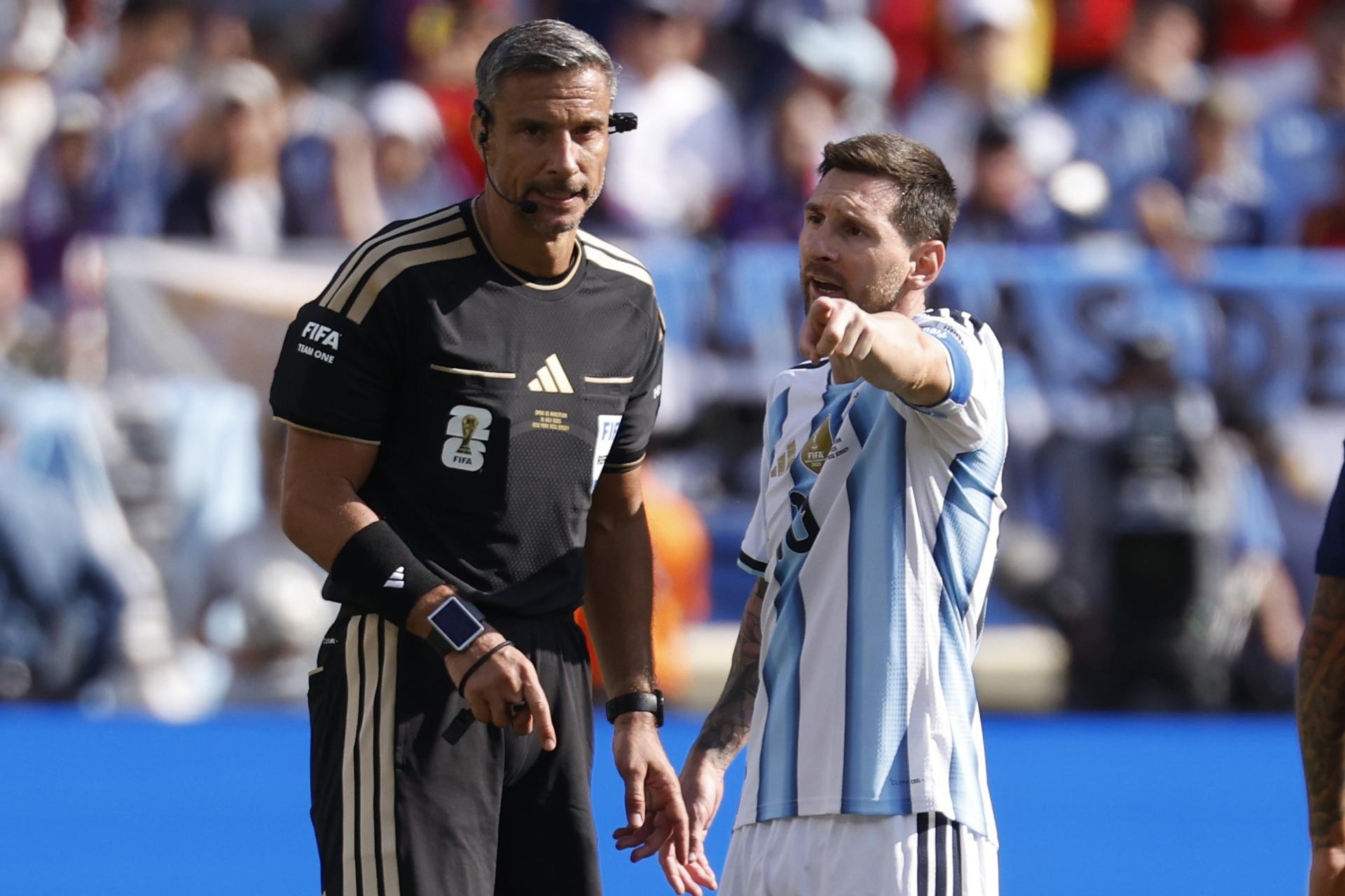 Fifa descarta errores arbitrales y del VAR por identificaciones erróneas en el Mundial