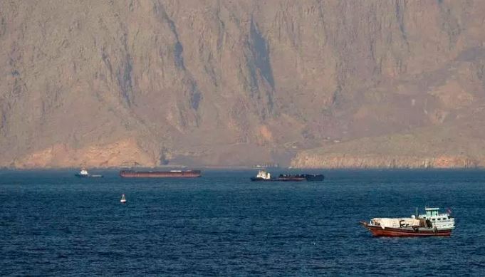 EEUU negó que dos buques petroleros hayan explotado en el estrecho de Ormuz por minas iraníes
