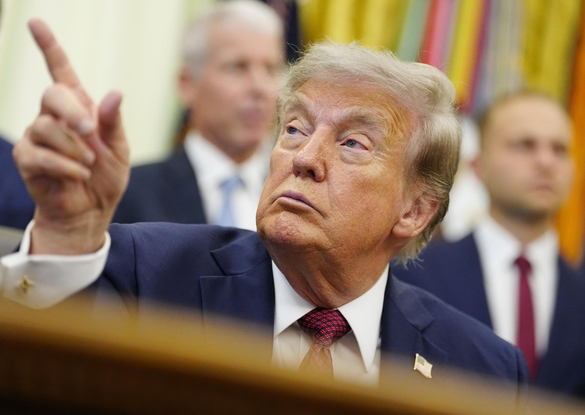 Trump ordenó detener los bombardeos contra el régimen de Irán para negociar un acuerdo