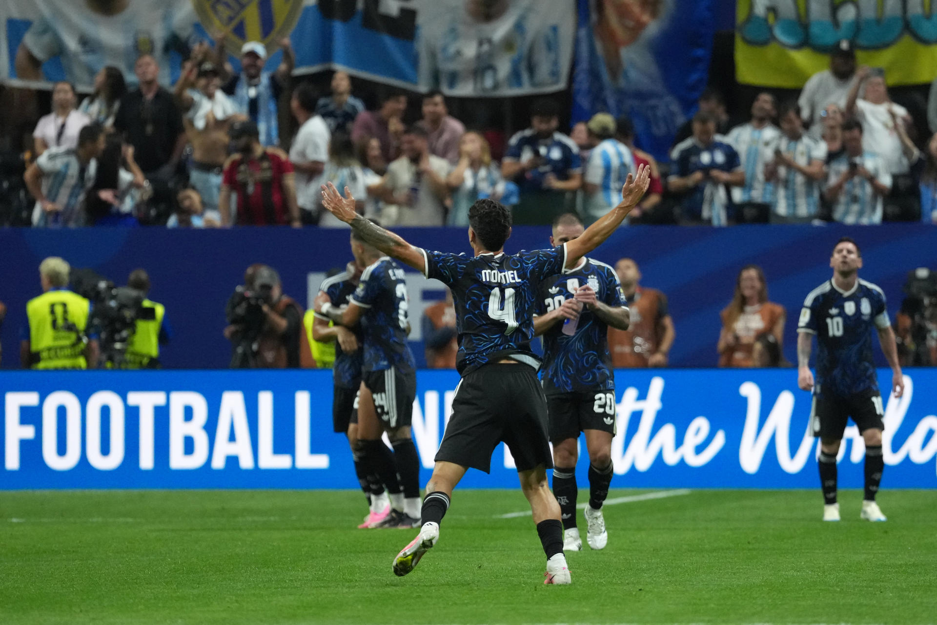 ¿Habrá sanción? Fifa revisó lo ocurrido con la bandera de Malvinas en la semifinal del Mundial
