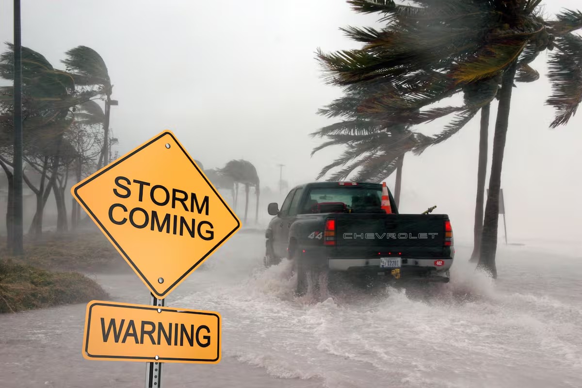 Florida vigila una posible tormenta tropical mientras Texas enfrenta amenaza de inundaciones