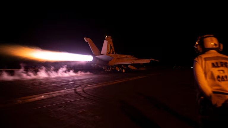Octavo día bajo fuego: EEUU lanzó una nueva ofensiva contra objetivos iraníes
