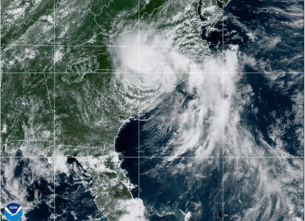 Una depresión tropical se formó frente a Florida y activó una alerta para las próximas horas