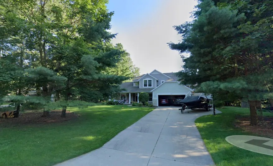 Un sospechoso incendio en una vivienda de Michigan dejó ocho muertos, incluyendo seis niños