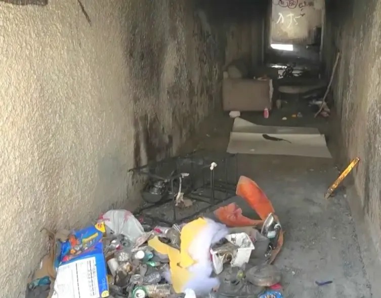 Basura, drogas y un hallazgo insólito: así luce un túnel oculto bajo Los Ángeles