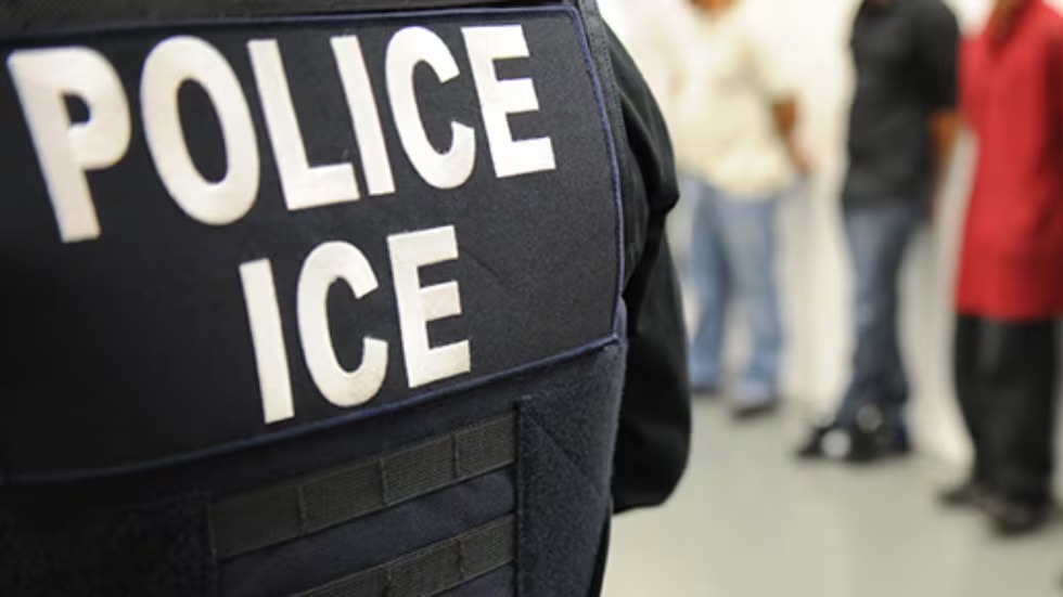 Agentes de ICE vestidos de civil detuvieron a un hombre en el aeropuerto de Las Vegas
