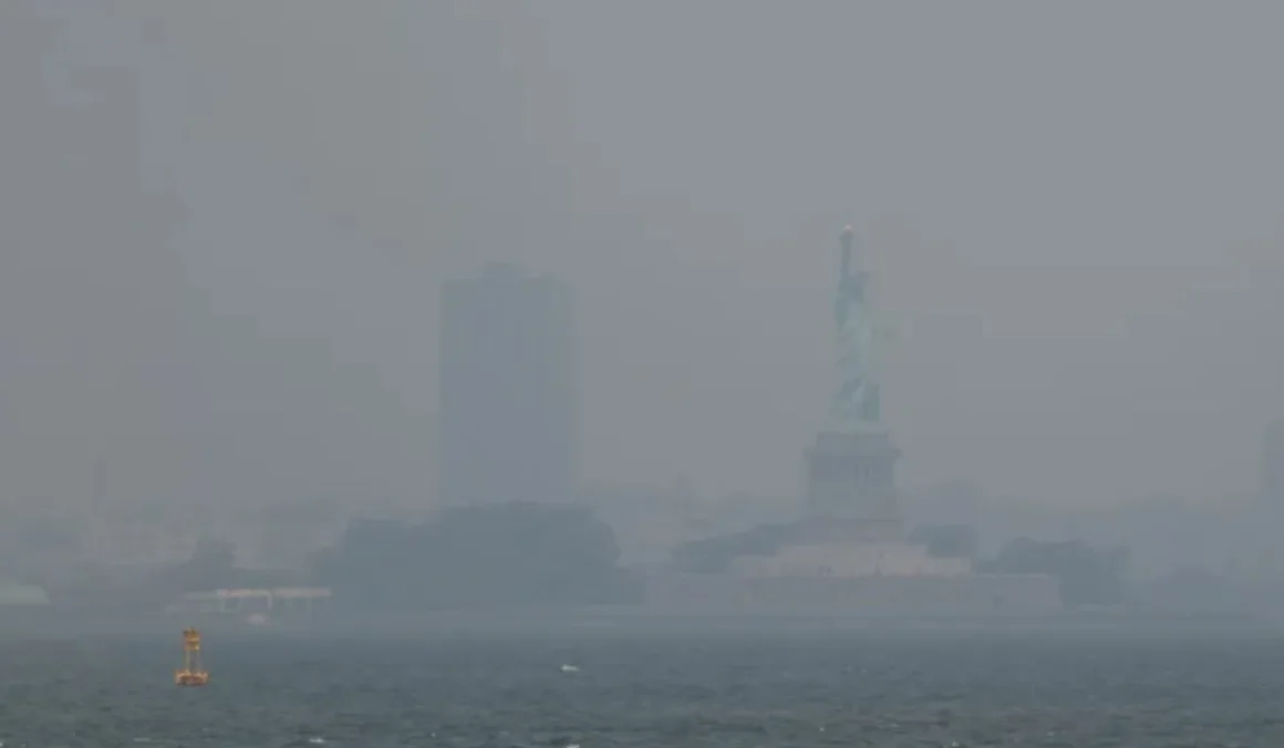 El peligroso humo de los incendios forestales en Canadá avanza hacia el noreste de EEUU