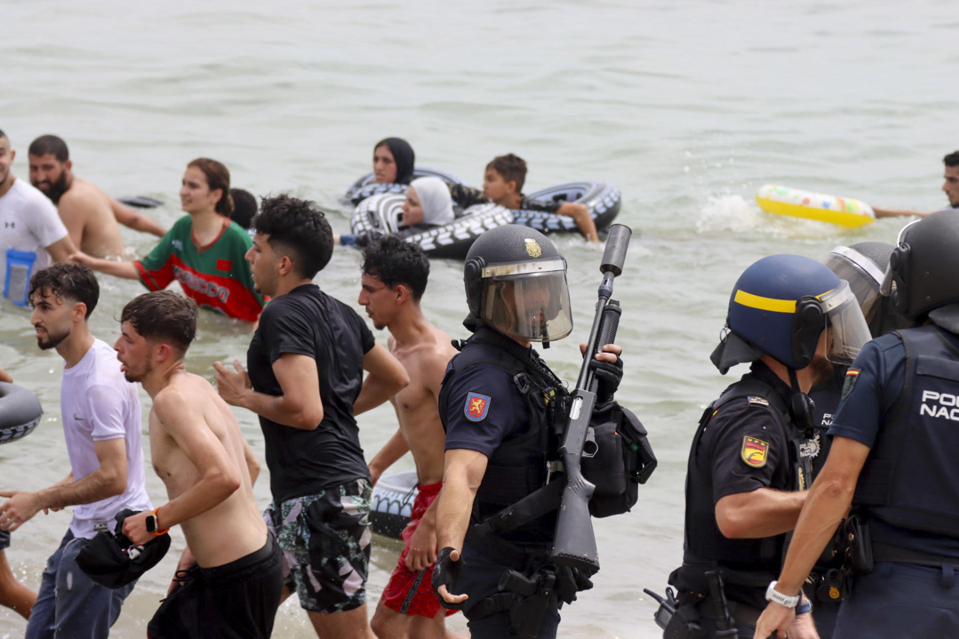 España tomó una decisión drástica tras el ingreso masivo de migrantes en Ceuta