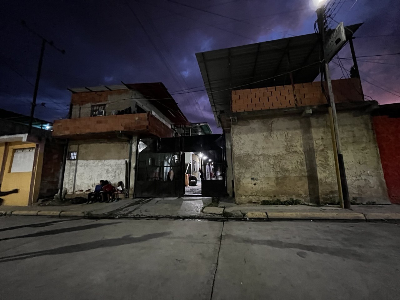 Damnificados por terremotos en Morón se refugian en casas de familiares en Naguanagua