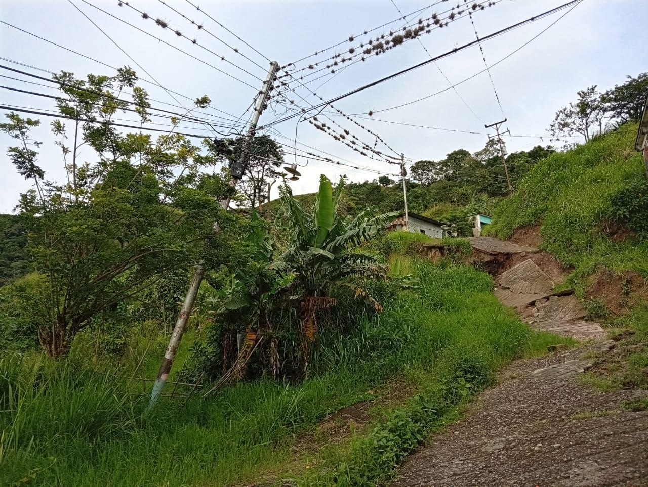 Lluvias podrían dejar sin electricidad a comunidades de Barrio El Río en Táchira