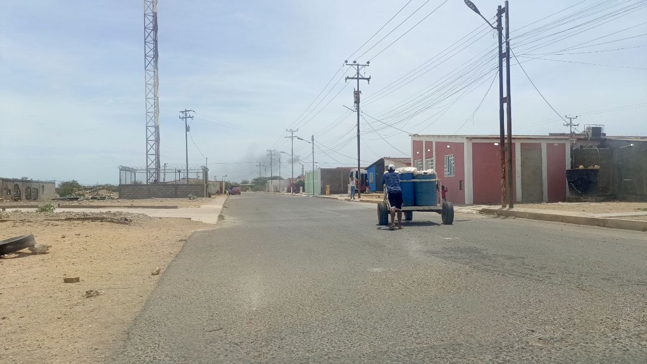 Prometen mejorar y todo queda en bla, bla, bla: Más de un mes sin agua padecen en el centro de Punto Fijo