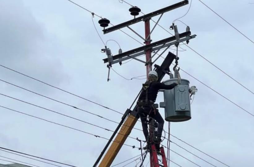Tras 10 días sin servicio, Corpoelec en Guárico por fin cambió el transformador en Los Bagres