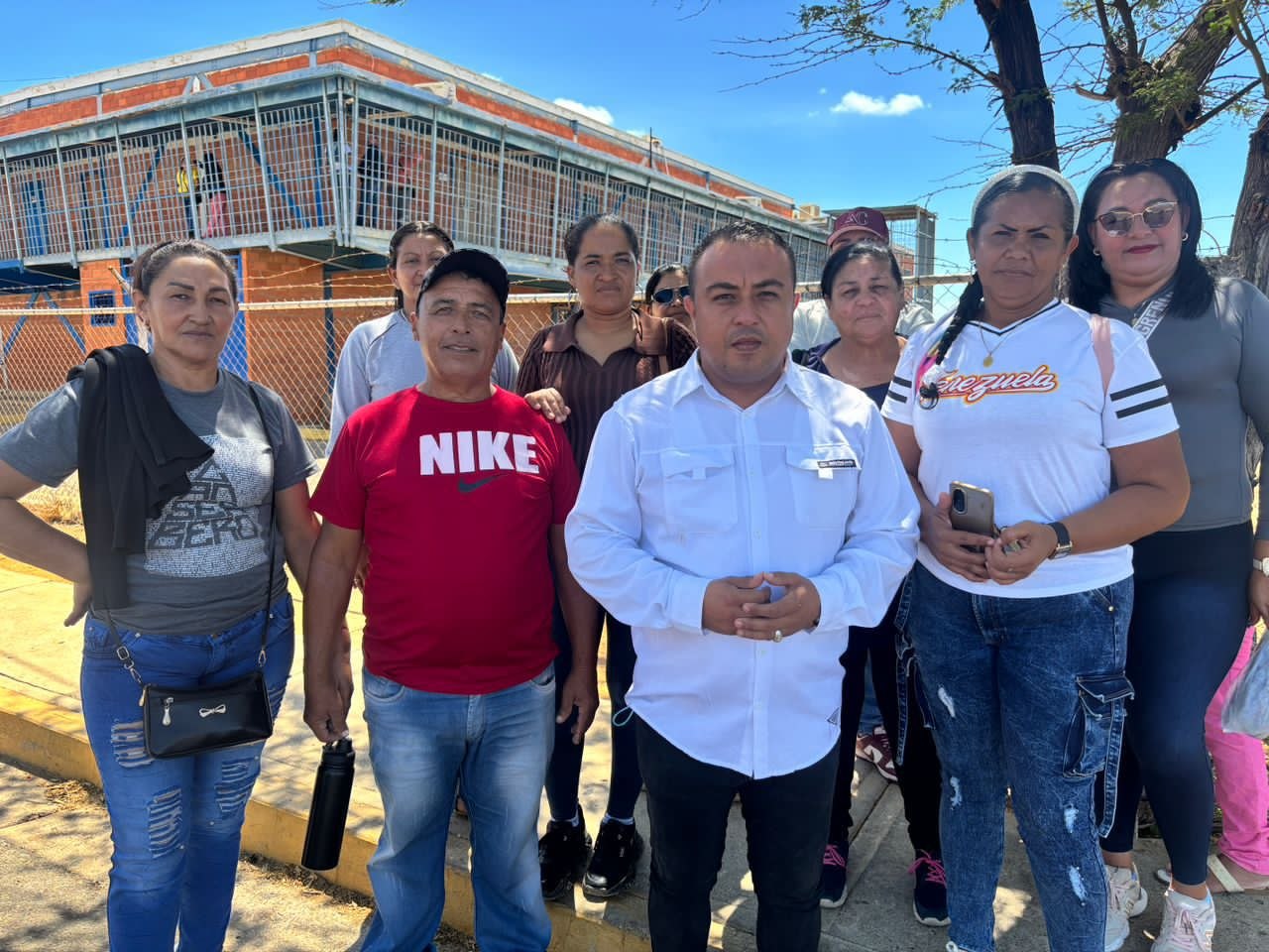 Sin pruebas de delitos, mantienen detenidos en Falcón a cinco ciudadanos deportados por Aruba