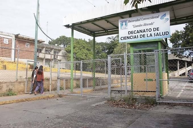 Estudiantes de la Ucla son desalojados arbitrariamente del Departamento de Patología